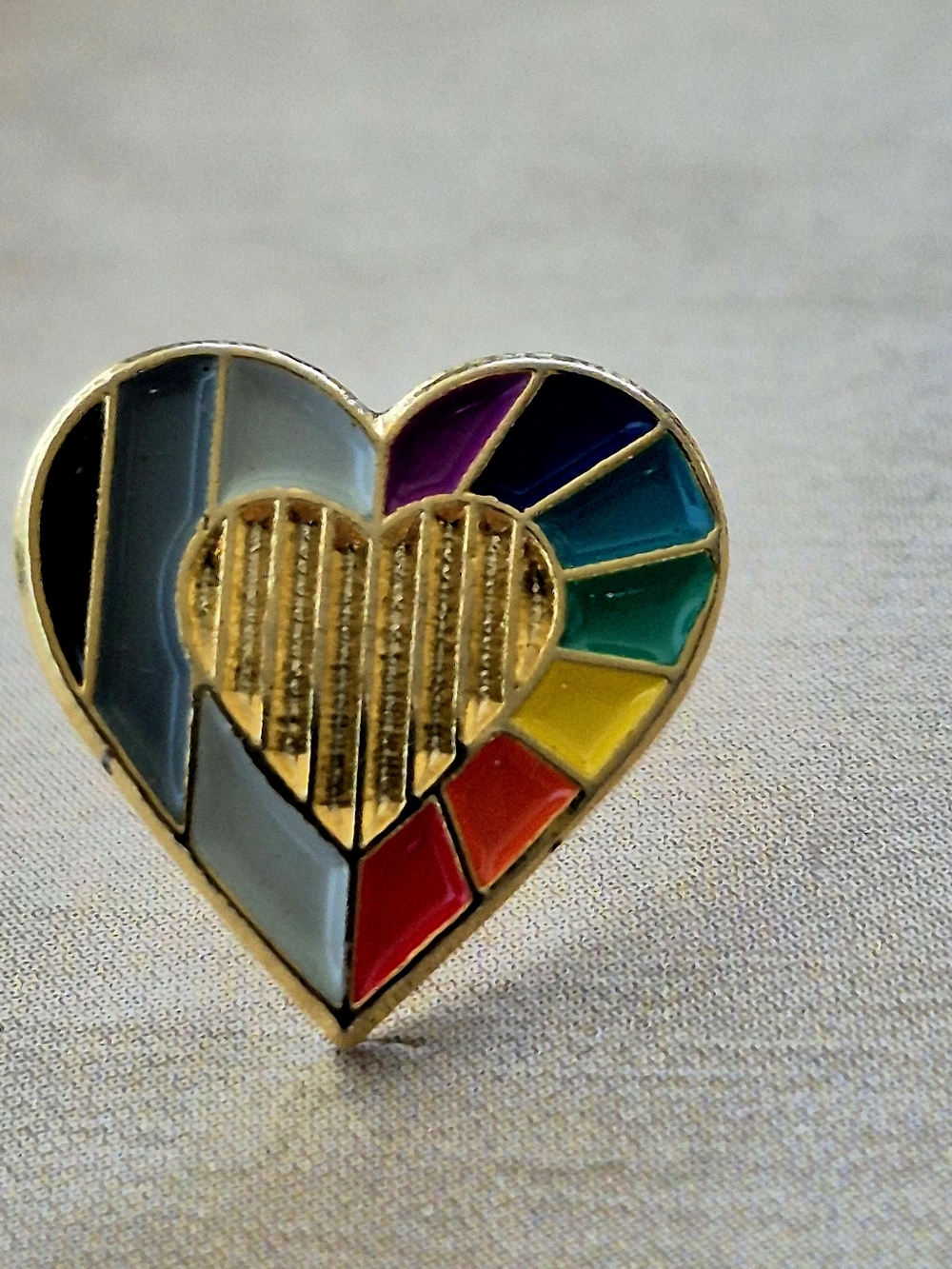 Gold Rainbow Heart  Pride Lgbtq Enamel  Lapel Pin - Multicolor